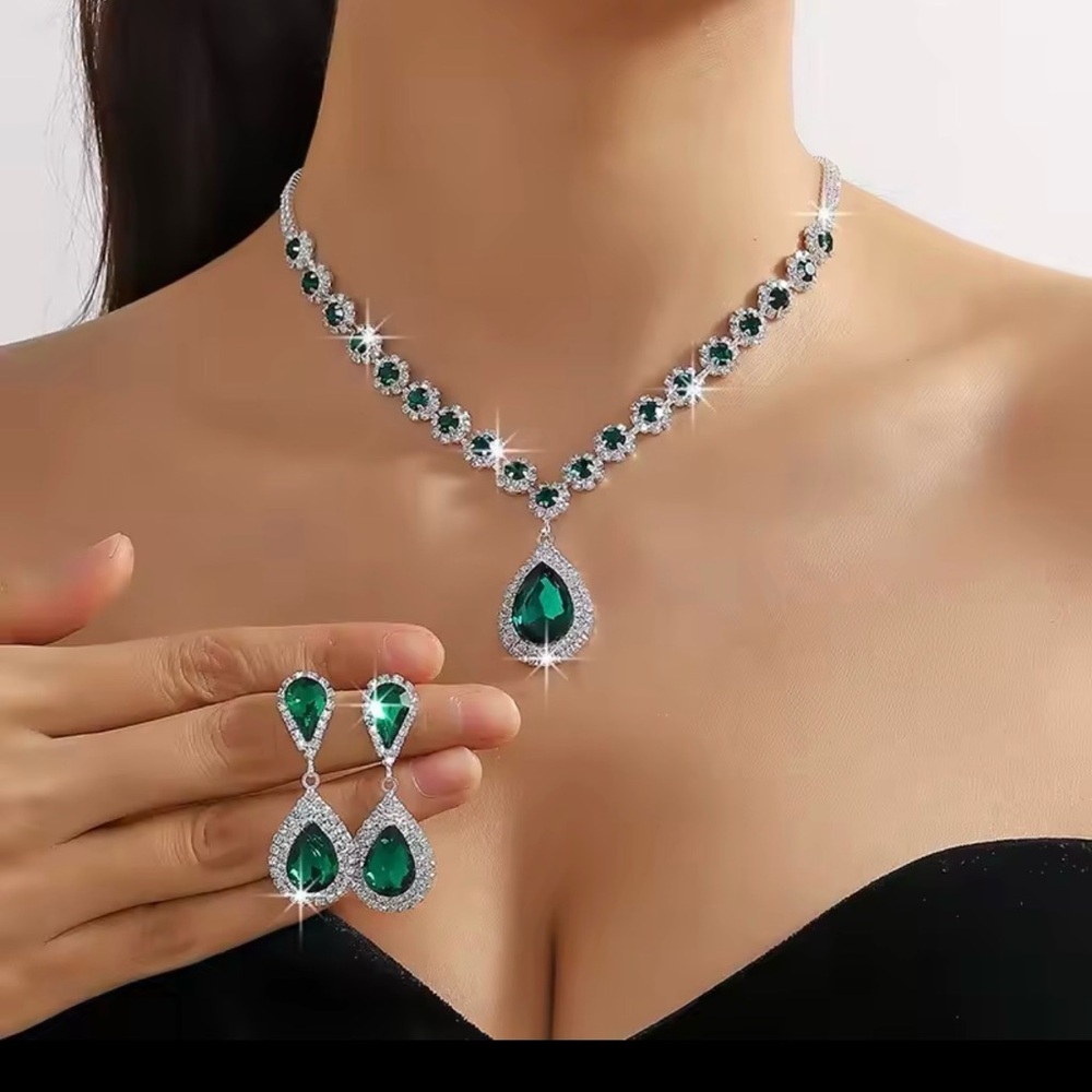 Emerald Teardrop Rhinestones Necklace and Earrings Set - Green Crystal Jewelry